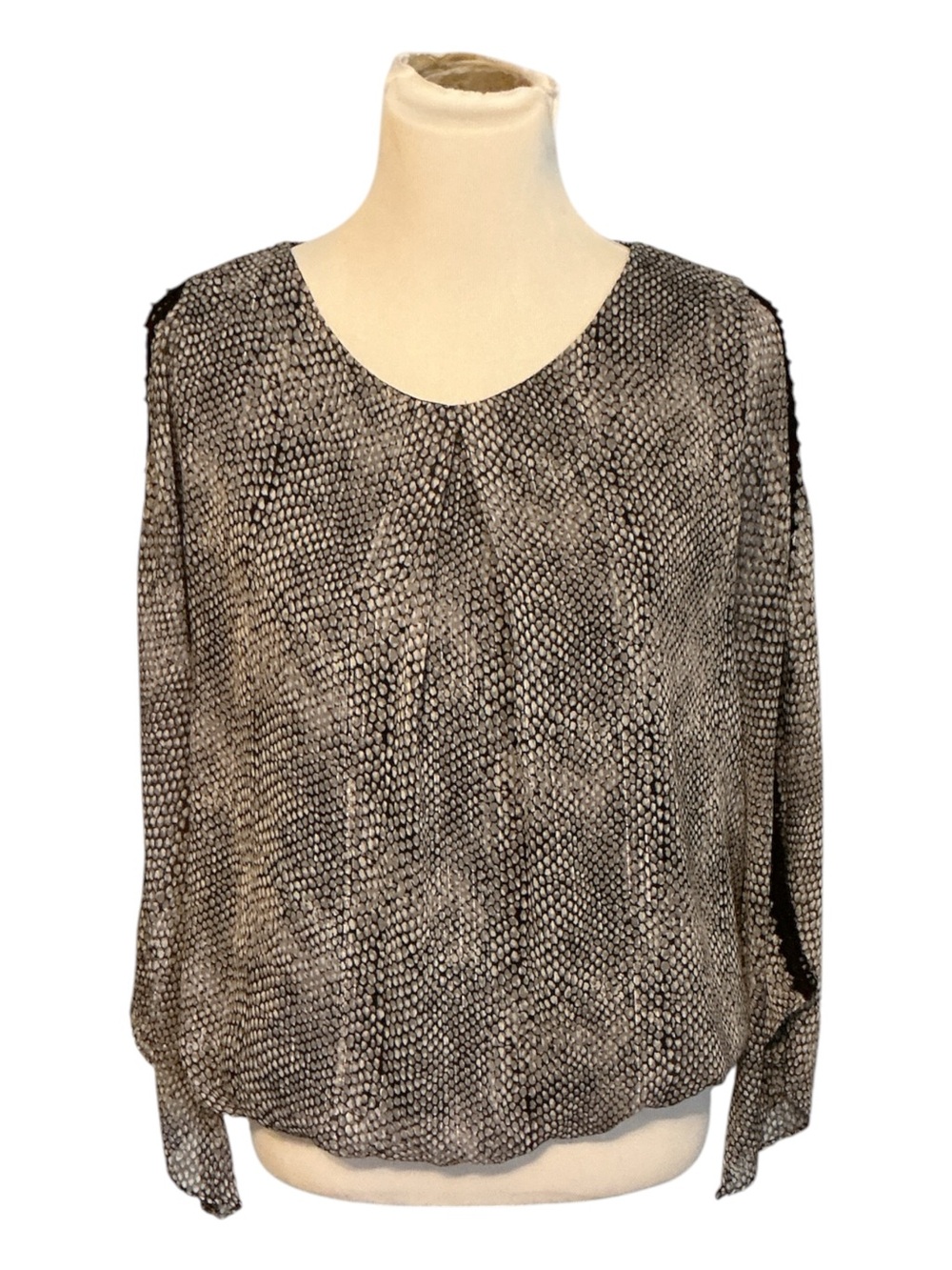 A. Byer Black and White Printed Long-Sleeve Blouse